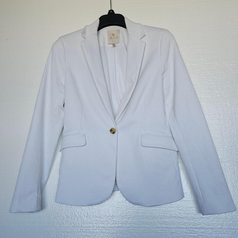 Lila Rose white blazer textured 96% cotton shell in a M